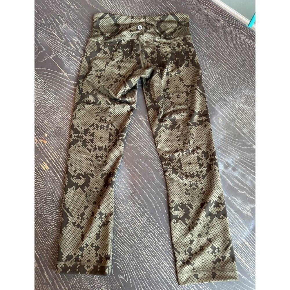 Lululemon Athletica Women's Green Snake/Camo Leggings Size 4